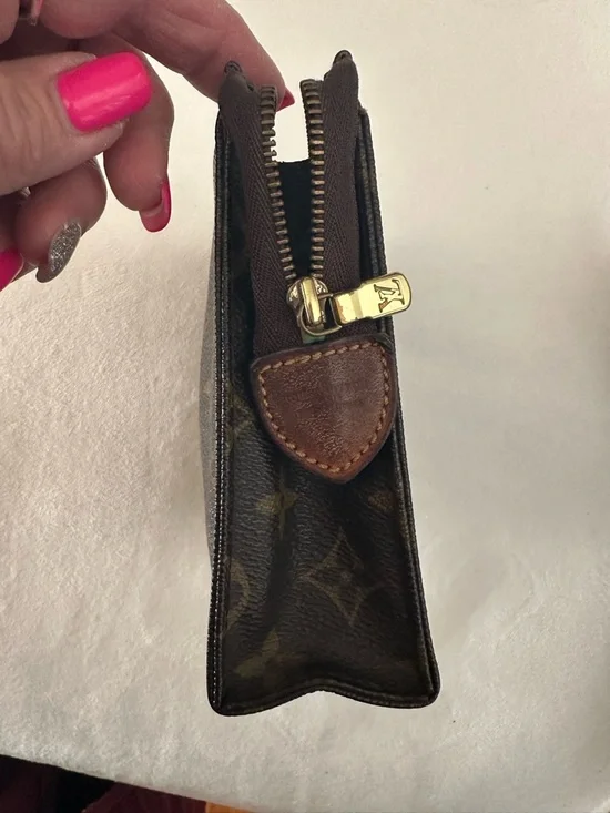 EUC Louis Vuitton Brown Monogram Canvas Toiletry 19 w/ cert of authenticity - Picture 10 of 16